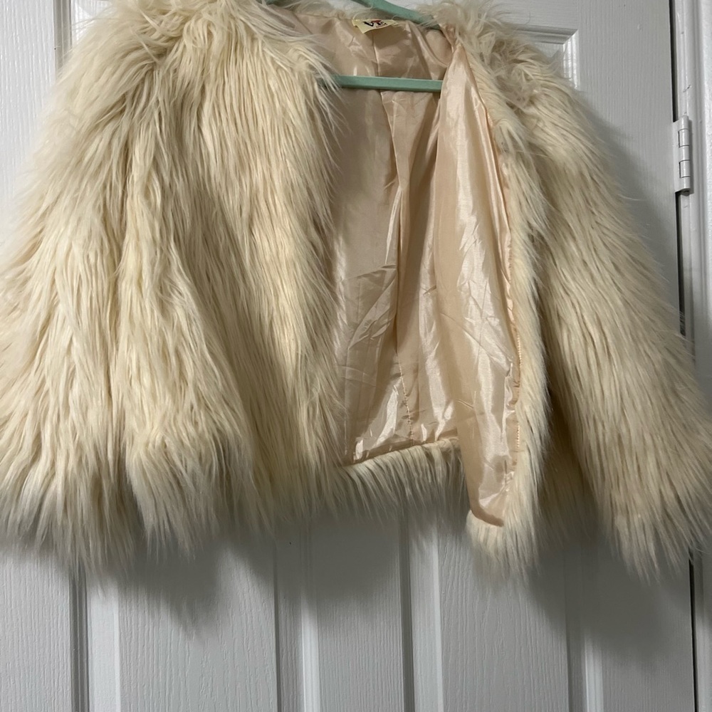 Faux Fur Jacket Sz: LG